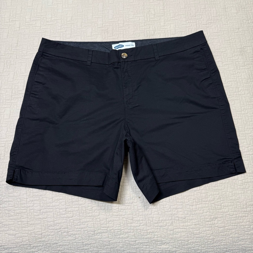 Old Navy Women's High-Rise Everyday Shorts 6 inch inseam Black Size 18